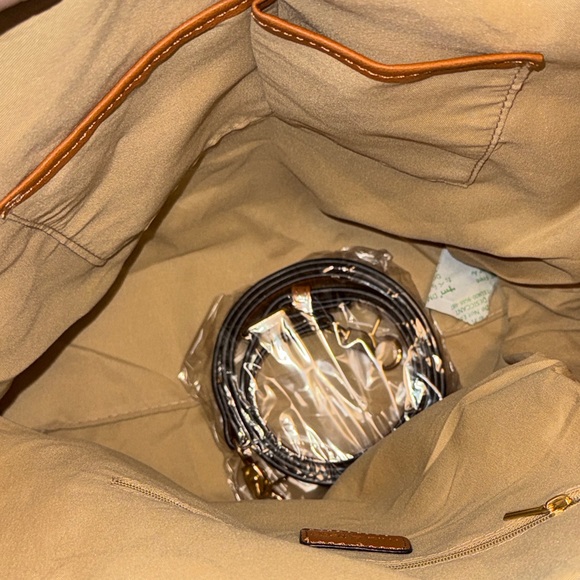 Mia & Tess - Nylon Tote and Cross Body Bag in Dusty Rose - Picture 6 of 12